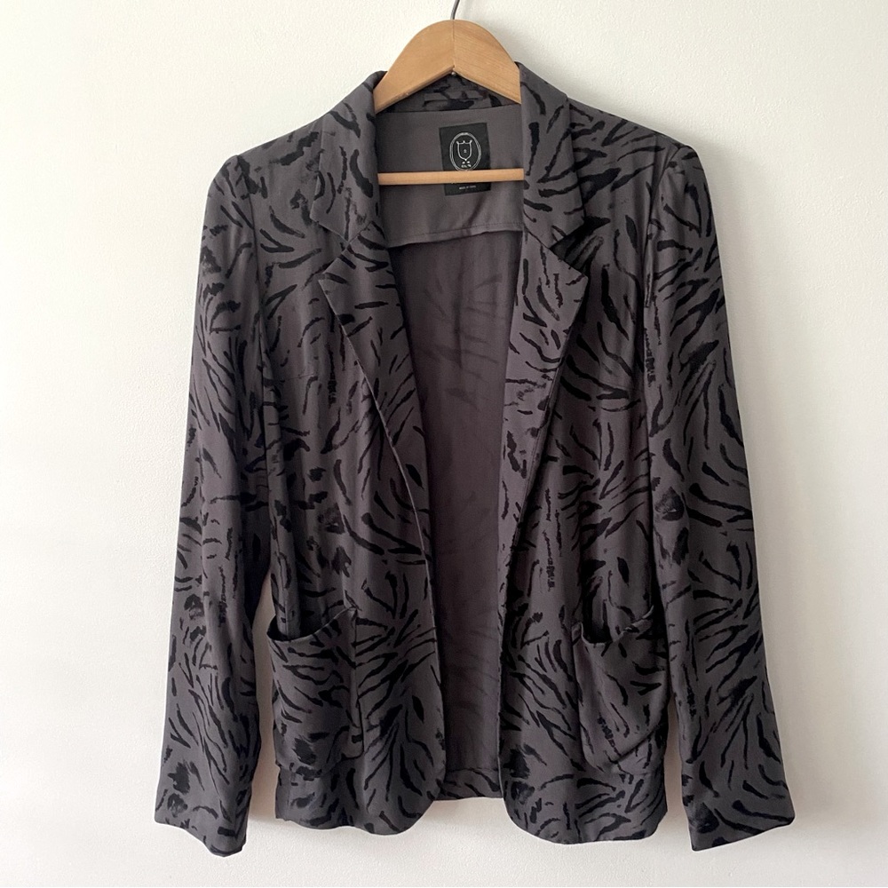 Aritzia Talula grey and black animal print lightweight long blazer size 2